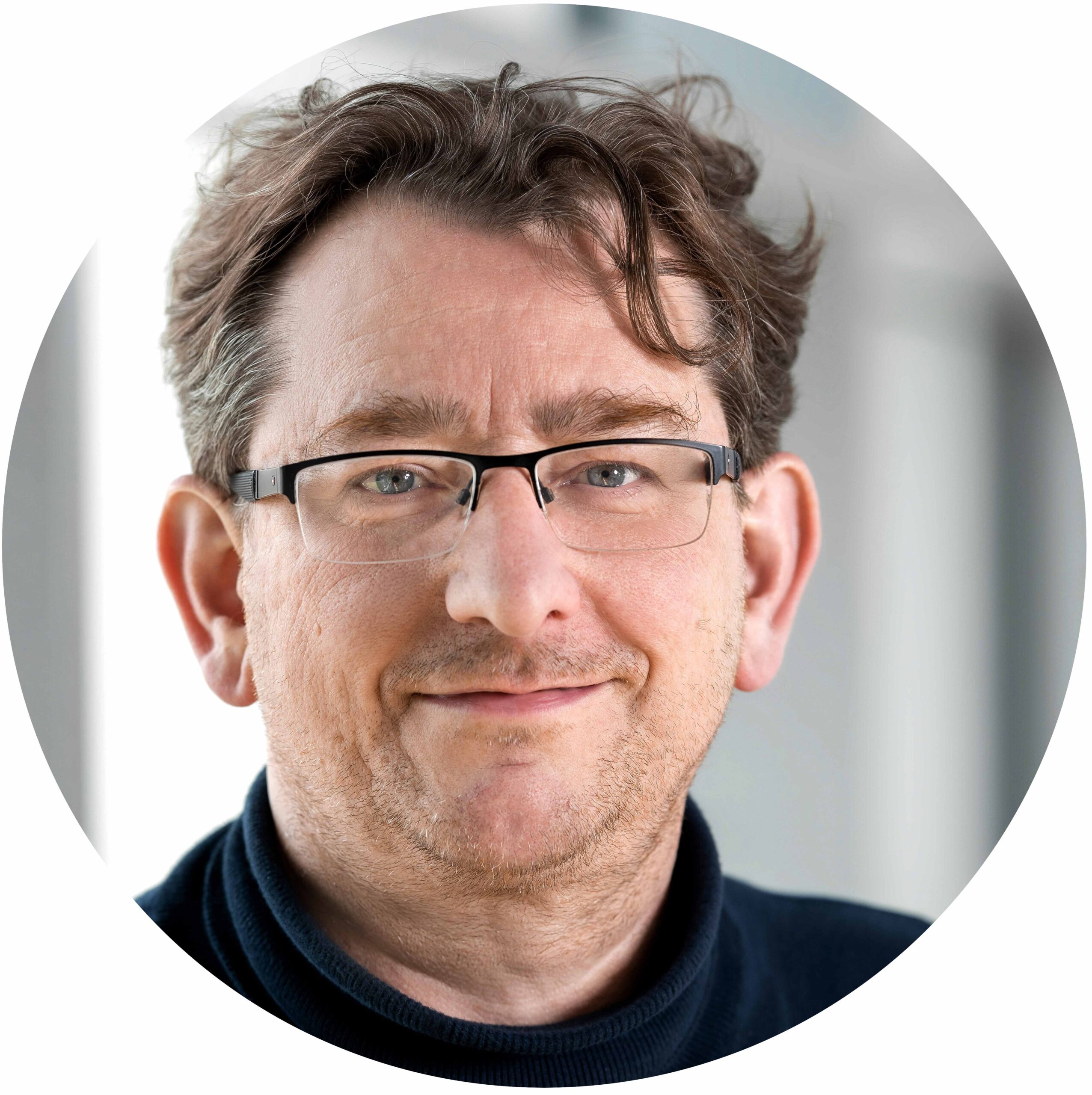 Porträt-Foto von Torsten Stapelkamp –Positionierung – über mich. Mit Life Design und Business Design wird Design Your Life möglich. Das Porträt zeigt Torsten-Stapelkamp. Experte in „Business durch Design“ und „Design als Business“ mit Service Design Thinking und KI für Designer, Kreative, Developer, Freelancer.